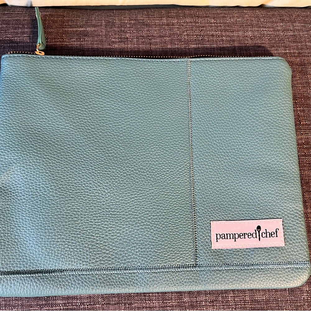 Pampered Chef Blue Pouch